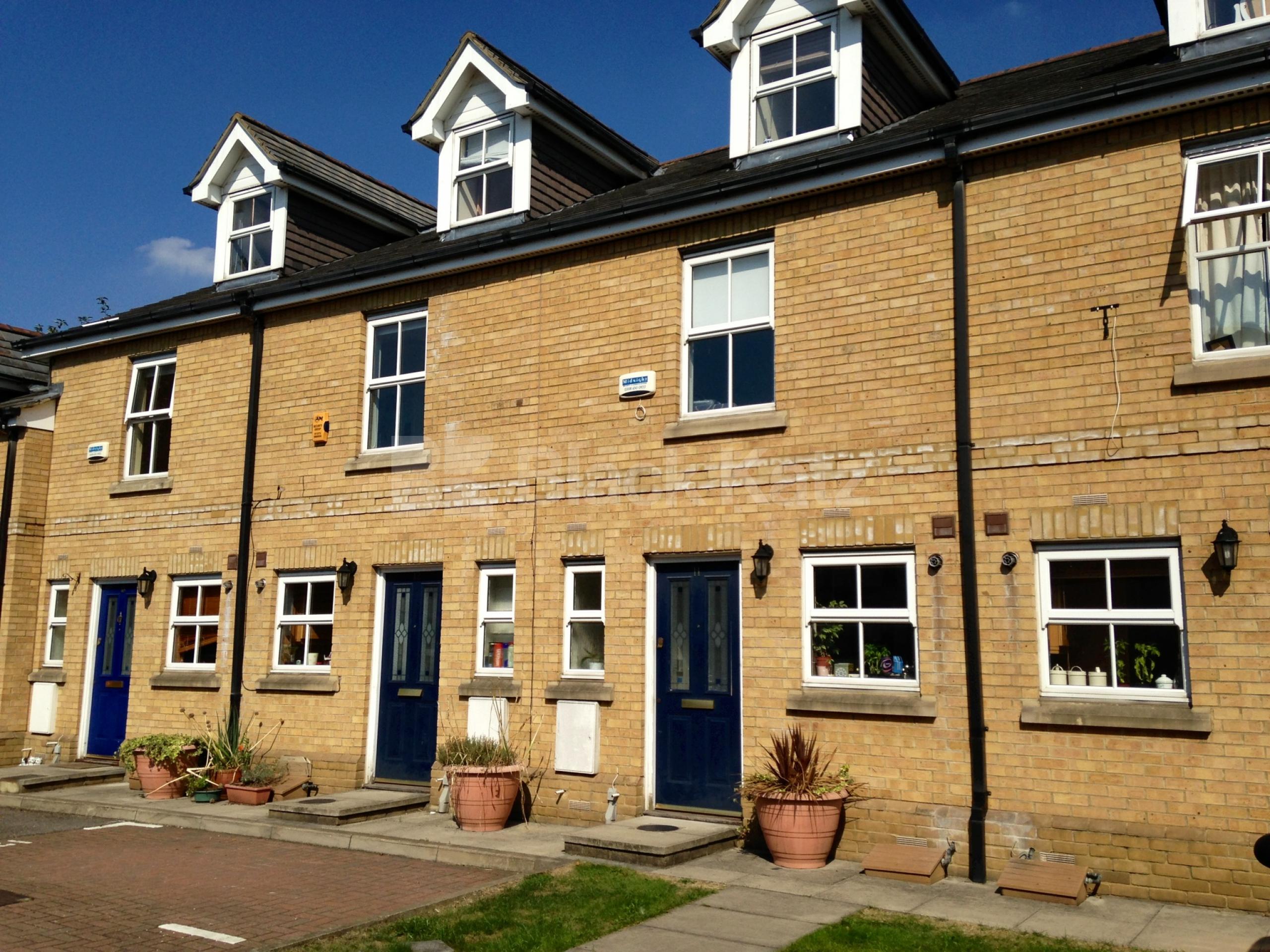 			LET, 3 Bedroom, 1 bath, 1 reception Mews House			 Harper Mews, Garratt Lane , Earlsfield SW17